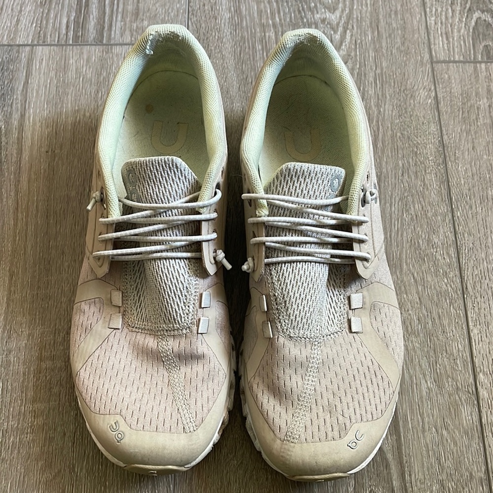 On Cloud Running Shoe - Sand Pearl size 7.5